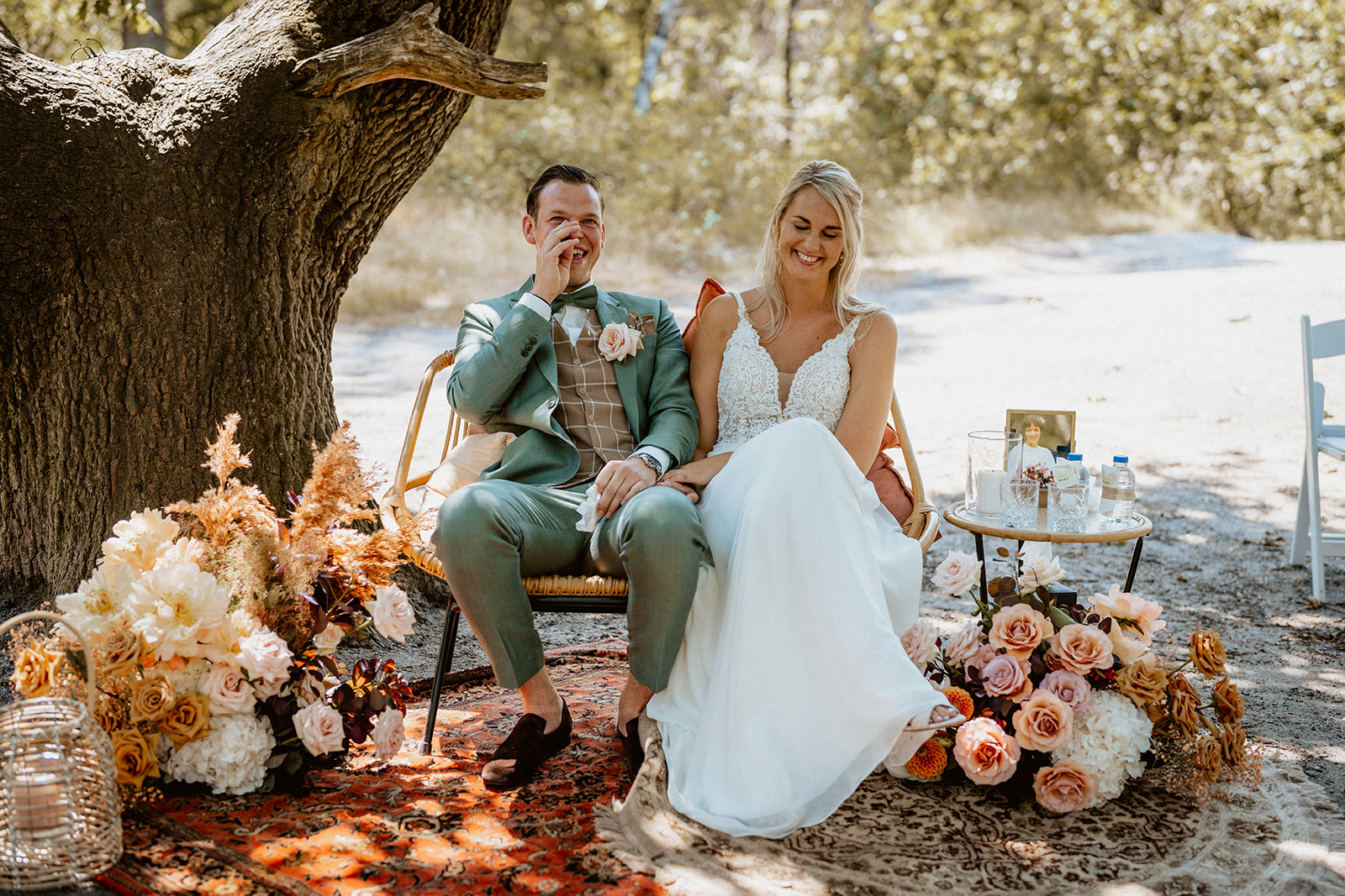 Bruidspaar ceremonie bij landgoed de uitkijk.